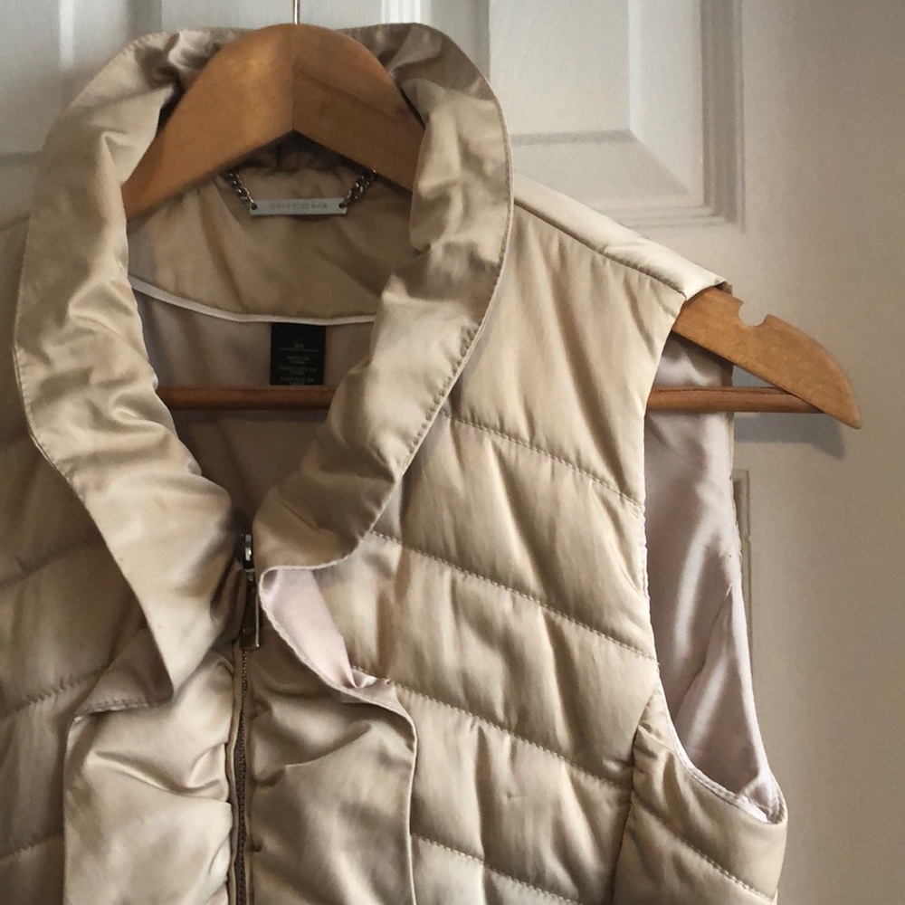 White House Black Market Ruffles Vest Size XS - Picture 2 of 4